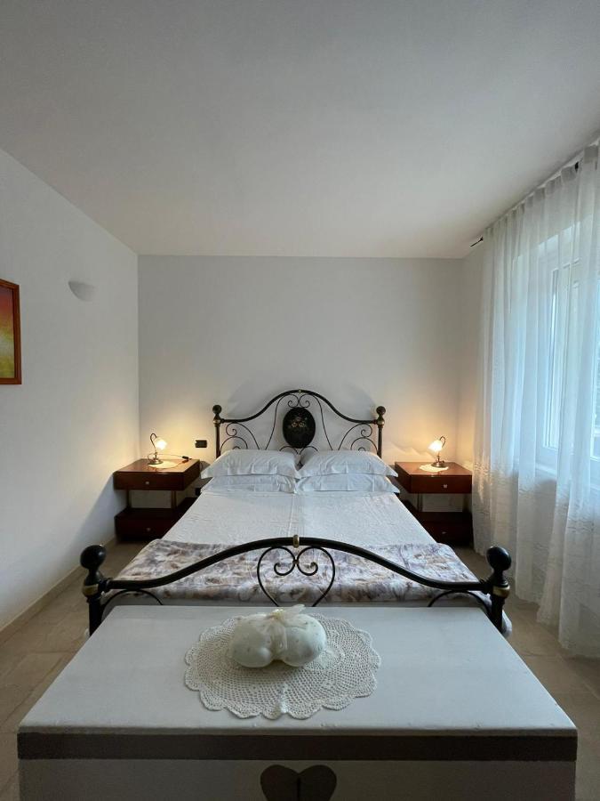 Macchia di Monte Il Vecchio Carrubo - Villa Con Piscina A Sfioro מראה חיצוני תמונה